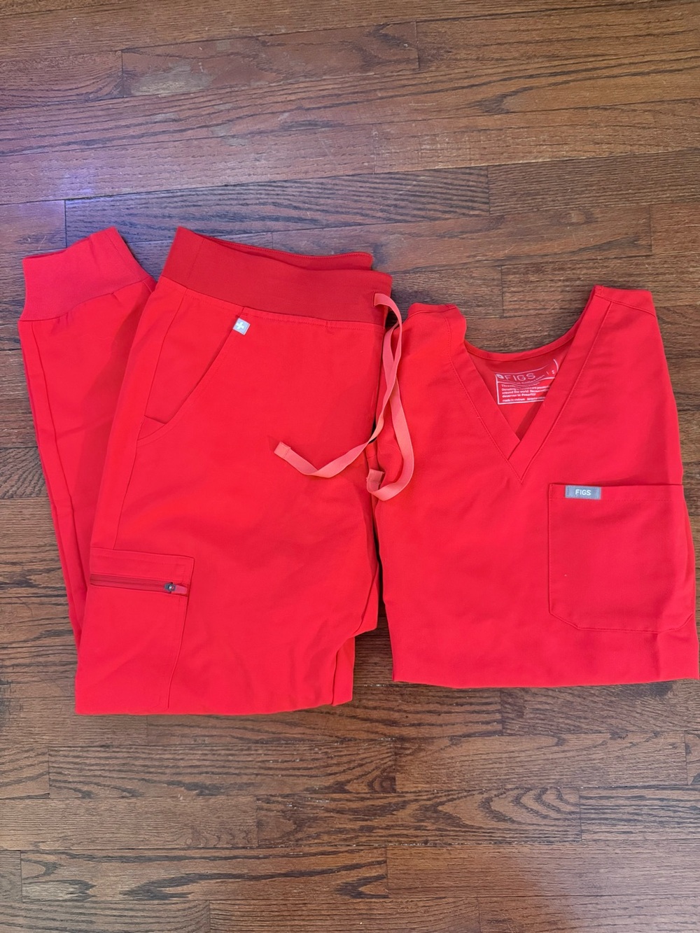 FIGS Red Catarina (S) and Zamora (M) Scrub Set
